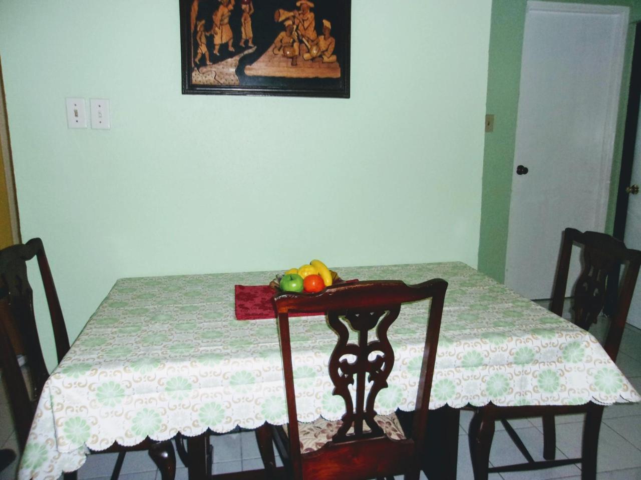 Central Oaklands Kingston Apt Exterior photo